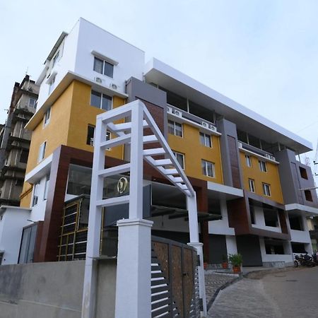 Meenakshi Inn Udupi Bagian luar foto