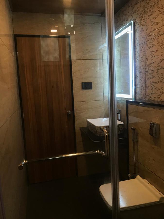 Meenakshi Inn Udupi Bagian luar foto