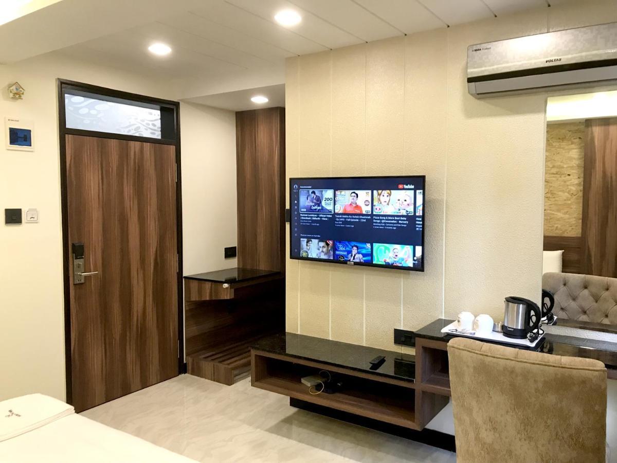 Meenakshi Inn Udupi Bagian luar foto