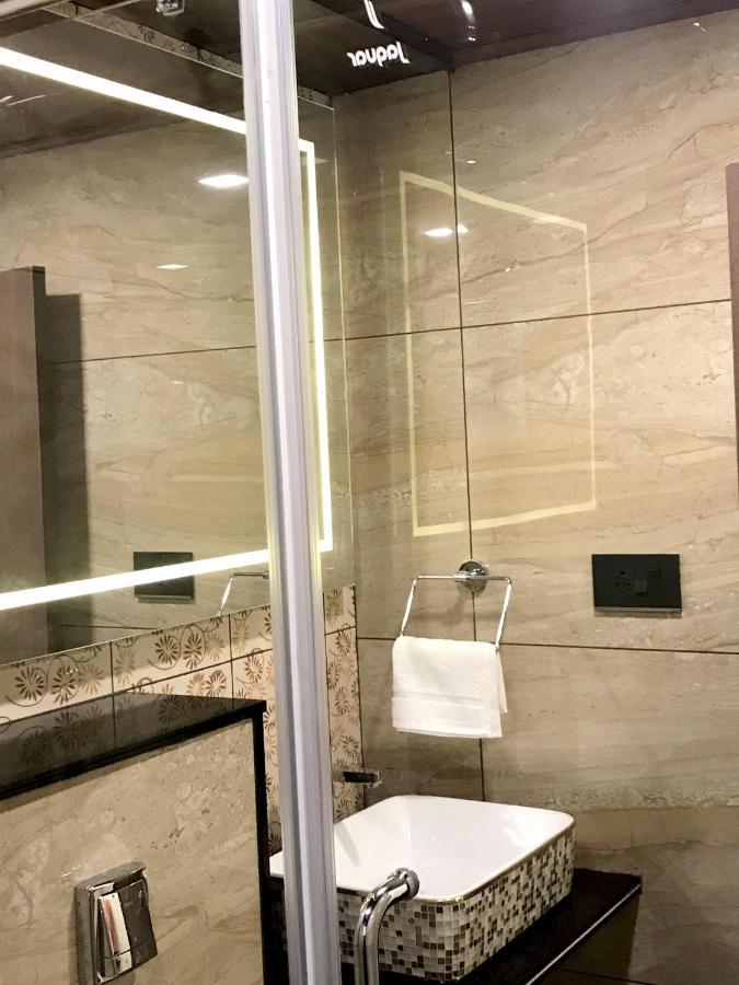 Meenakshi Inn Udupi Bagian luar foto