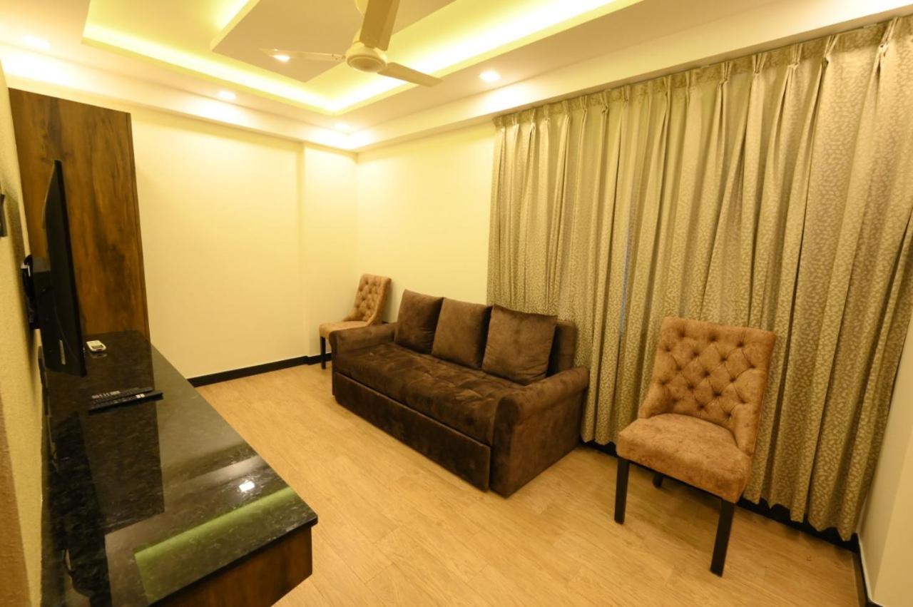 Meenakshi Inn Udupi Bagian luar foto