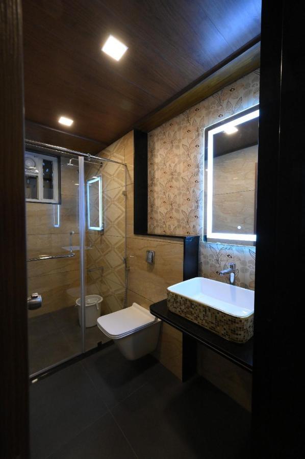 Meenakshi Inn Udupi Bagian luar foto