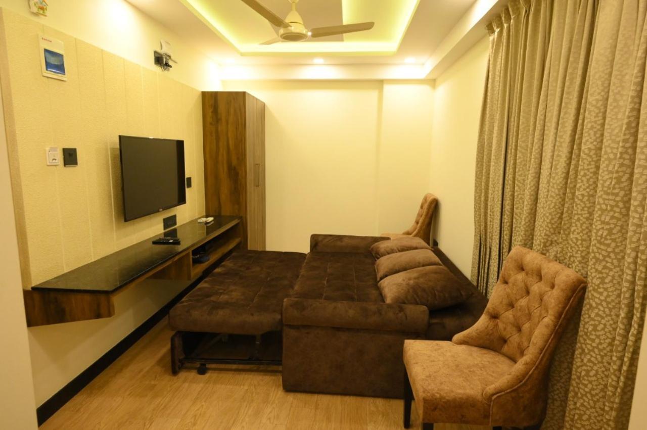 Meenakshi Inn Udupi Bagian luar foto